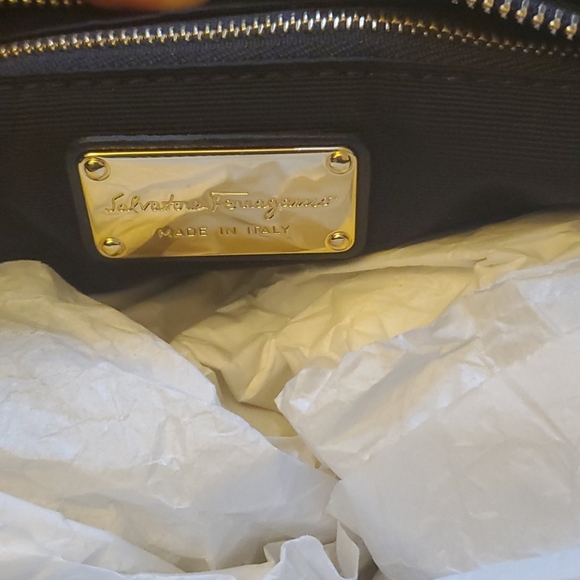 Ferragamo Ginette Shoulder Chain bag in black - Picture 8 of 11